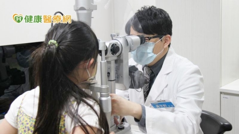 疫情延長寒假釀學童近視!掌握孩子2方面避免高度近視
