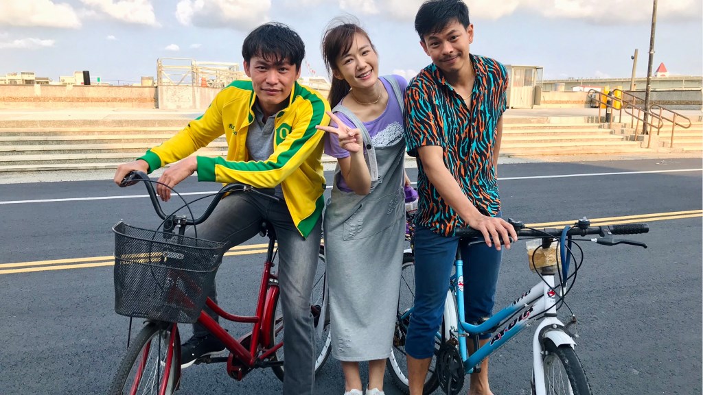 金鐘劇《無主之子》黃鐙輝係金ㄟ戴純金項鍊跳海....