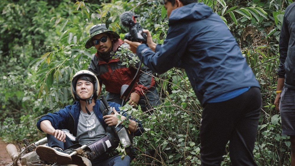 《見鬼的戀愛季節》　原始叢林中摔車砸屎如拍攝地獄