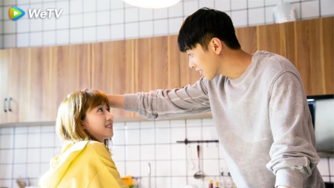 梁靖康使出「摸頭殺」　寵溺指數五顆星