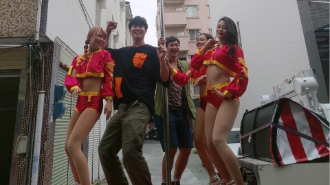 威廉 大喊:「我控制不住我自己了」大玩車震 最正主播女友這麼說...