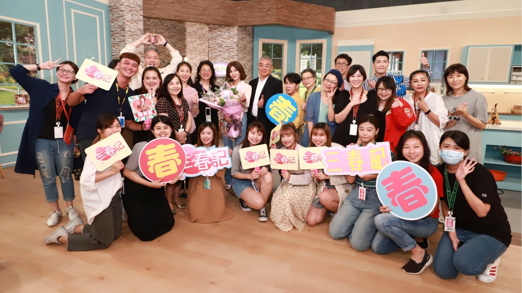 有片/陳美鳳賀《三春記》收視冠軍　自掏腰包買蛋糕慶祝