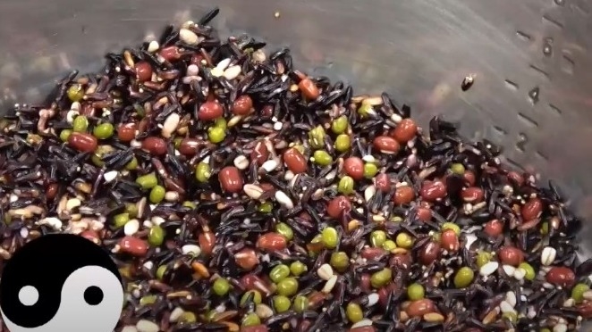 一次吃進五色食物，五臟六腑都顧到！