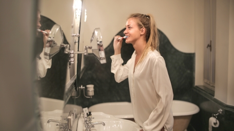 早晚刷牙還是會口臭!可能是漏掉這步驟