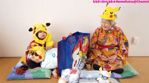 祖孫YouTuber樂活、玩開箱！聯手賣萌療癒網友