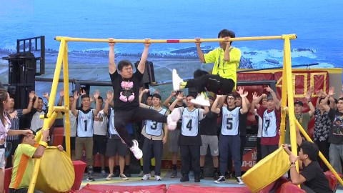 《綜藝大集合》瓜哥好棒棒 拉單槓難不倒!抗韓投手吳昇峰飆高速投球…郭忠佑差點HOLD不住!