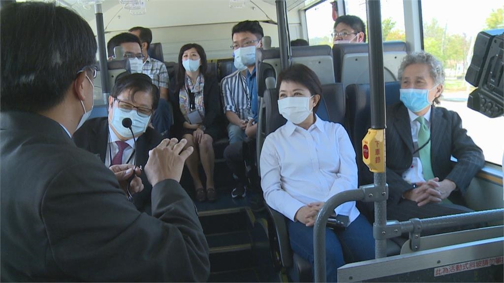 中市自駕巴士開放試乘 盧秀燕親自體驗