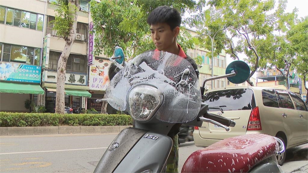 苓雅佛心機車行! 換機油送免費洗車服務