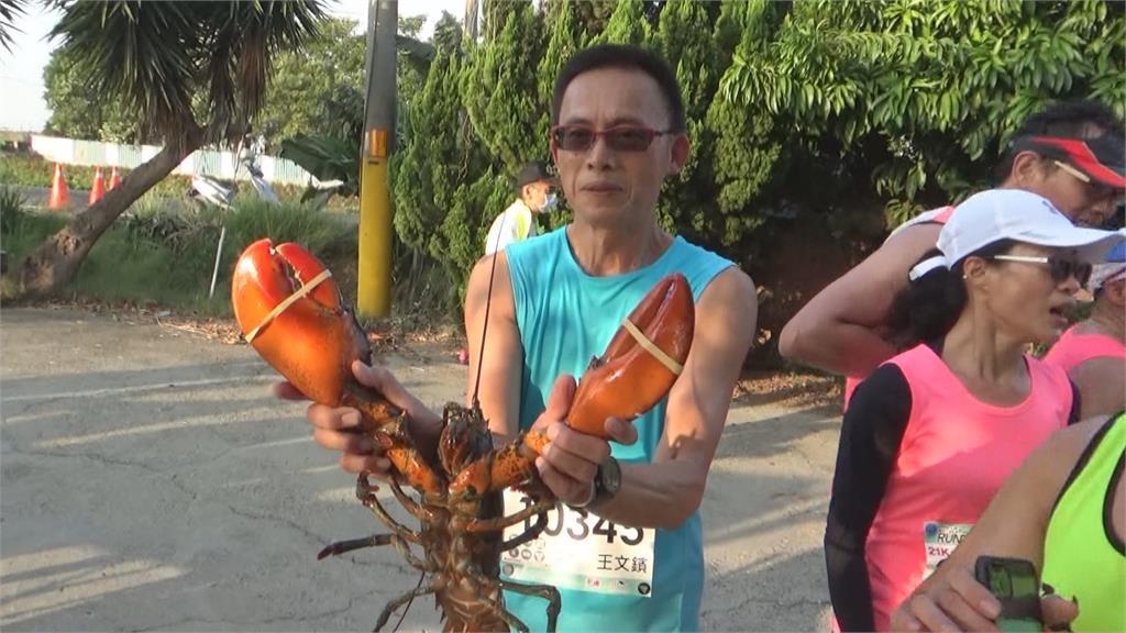 不輸田中馬！ 二林公益路跑霸氣補給龍蝦、烤豬...