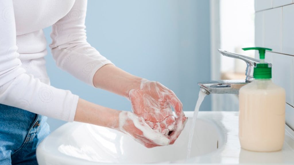 勤洗手竟導致乾癢、冒紅疹，接觸性皮膚炎找上門？醫：雙手保護屏障被洗掉了