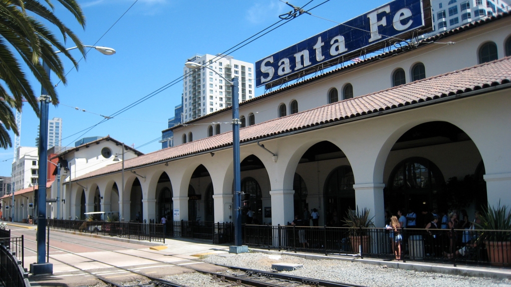 我們結婚了？45歲美婦愛到卡慘死　跟火車站做愛結婚長達36年！