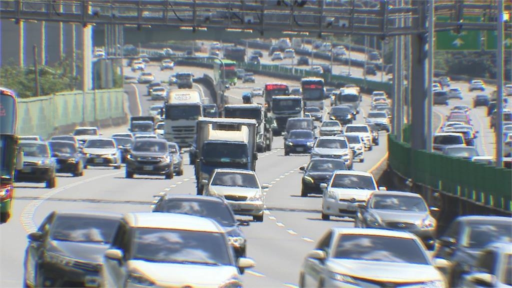 連假第二天國道湧車流！ 高公局預估下午易壅塞6大路段