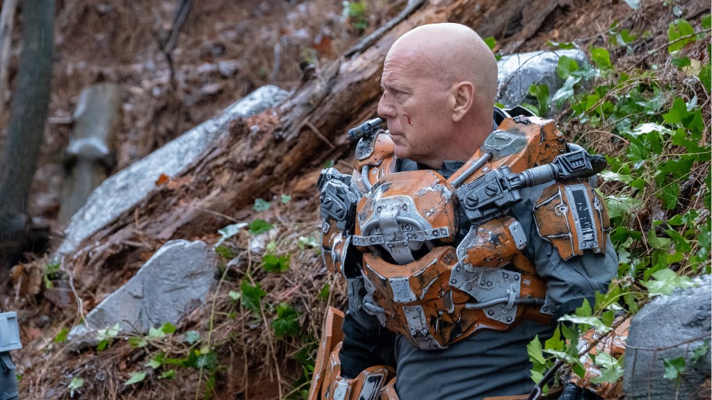 「血腥上校」布魯斯威利　《終極異噬界》飛上太空激戰活屍