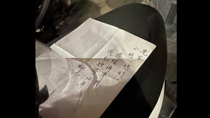 停車被提醒「這格我停20年」！網友見狀神回：原來是地基主