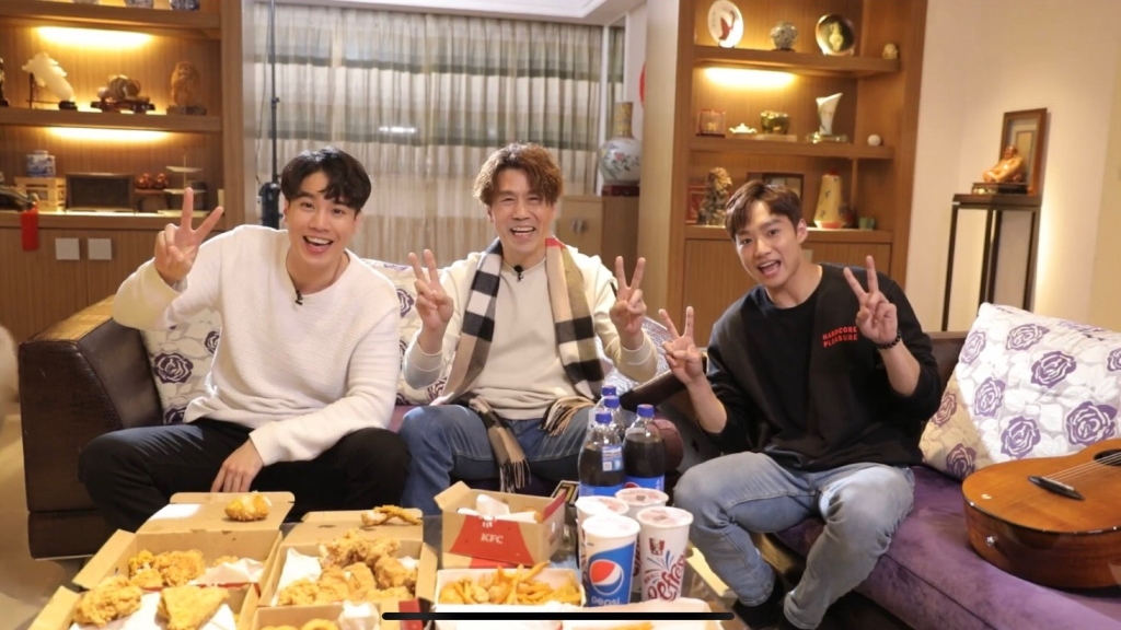 謝毅宏斜槓當姨丈羅時豐YT頻道 燈光師  誇口硬挺2小時