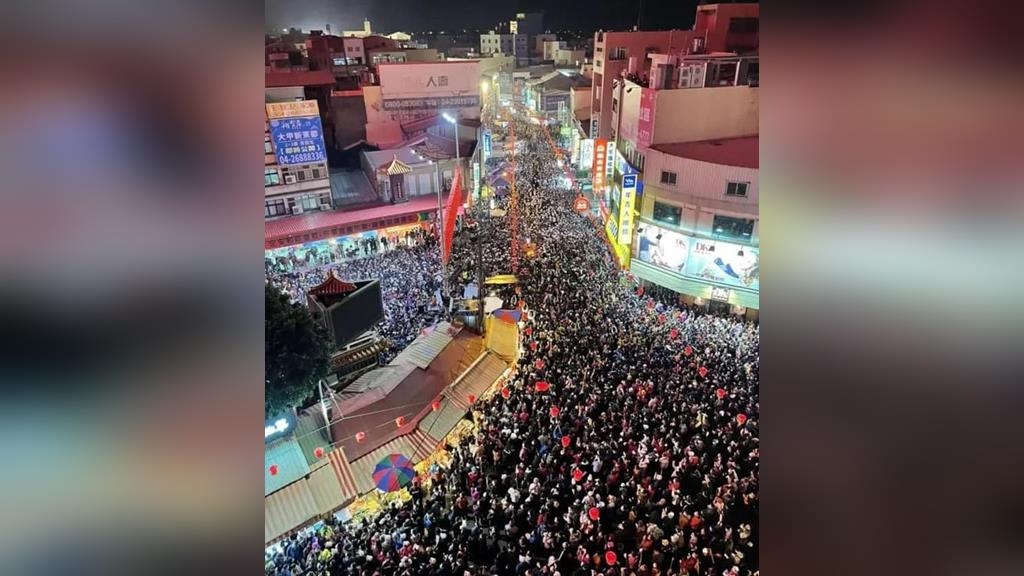 大甲媽今年人潮有多少？網友曝「黑芝麻」人海照驚呆了