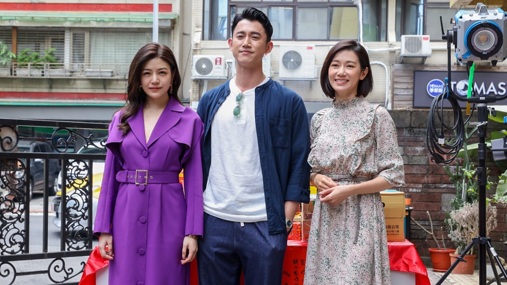 影/女神陳妍希返台拍《人浮於愛》四歲兒視訊「媽媽，我真的很想妳!」