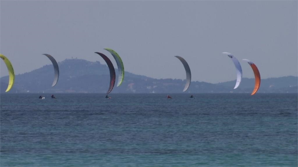 水中乘風飆速 　風箏衝浪登奧運殿堂