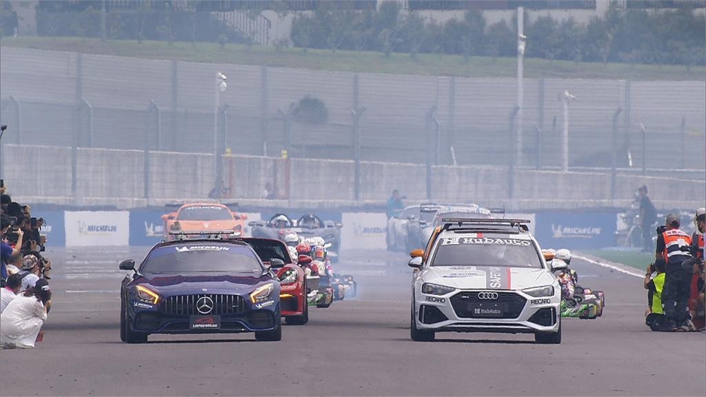 國際賽車場開幕　賽道250輛汽機車雲集