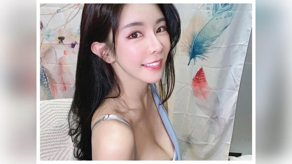 巫苡萱太有才!炫「黑色細肩帶」彈琴美照 粉暈:衣服給我穿好 巫苡萱太有才!炫「黑色細肩帶」彈琴美照 粉暈:衣服給我穿好