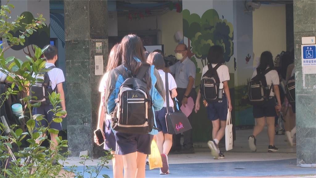 BNT年輕人先打！　指揮中心提醒罕見不良反應