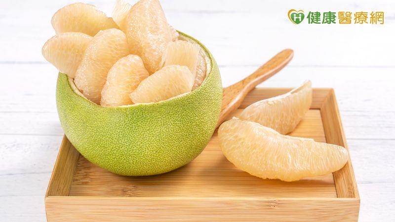 中秋吃文旦應景　營養師提醒「這些族群」小心吃