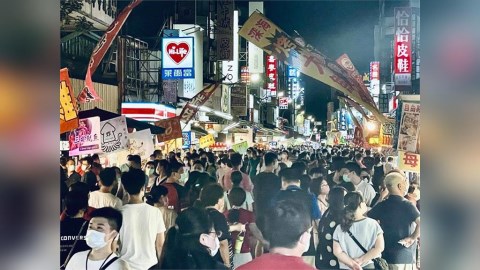 中秋連假「嘉義文化路夜市」人潮爆滿!網憂成破口嘆:該高興嗎?