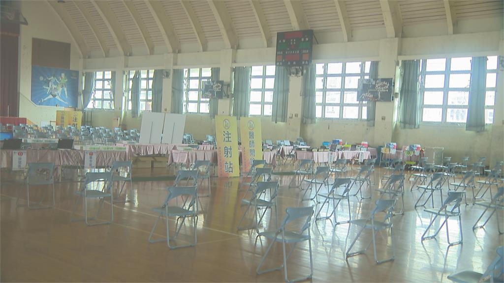 高中生將打BNT　校方備戰體育館變身施打站