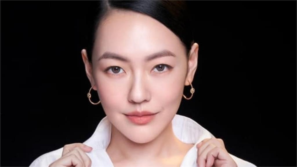 小S深夜曬「黑色薄紗」新造型!曝工作近況嗨喊:興奮得睡不著 小S深夜曬「黑色薄紗」新造型!曝工作近況嗨喊:興奮得睡不著