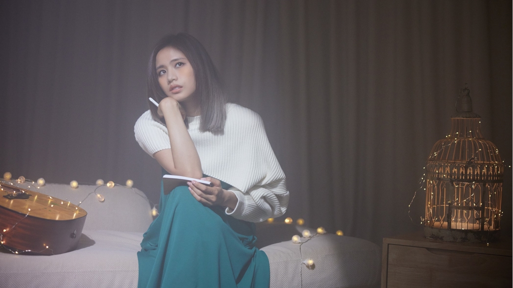 吳汶芳不捨剪去10年長髮在家暴哭　寫歌感謝粉絲不離不棄