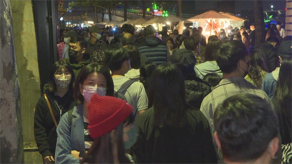 高雄跨年晚會高規格演出 駁二周邊人潮擠爆 高雄跨年晚會高規格演出 駁二周邊人潮擠爆