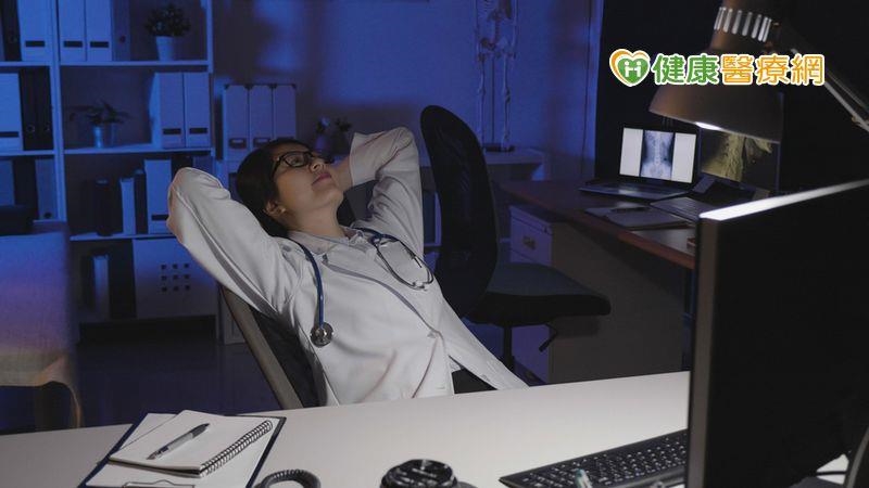 女性朋友常上這種班,婦產科名醫:恐怕會提早進入更年期 女性朋友常上這種班,婦產科名醫:恐怕會提早進入更年期