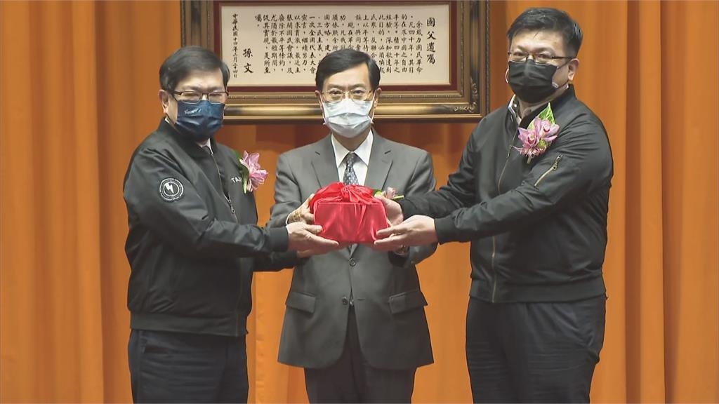 台電董座交接　曾文生：投入電網調整等4大核心要務