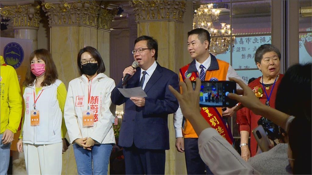 鄭文燦新北切蛋糕「沒戴口罩」挨轟　陳時中：台上照相可免但建議戴
