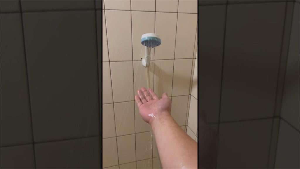 洗到一半沒水！　民眾滿身泡沫　衝出浴室客訴
