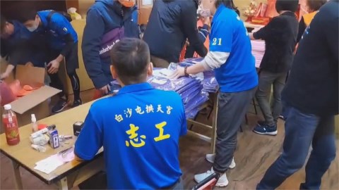 「粉紅超跑」搶報名頭香 孝女夜宿6天為病嬤祈福