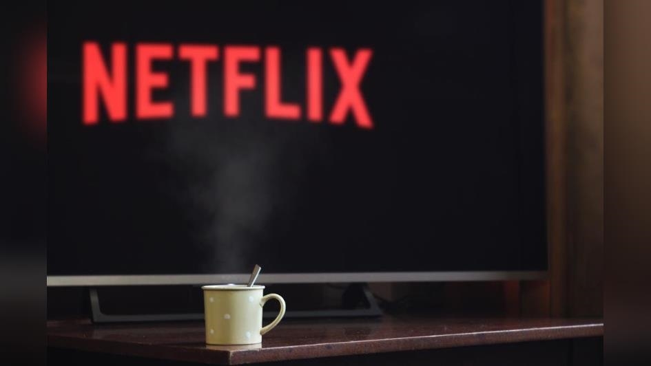 Netflix股價崩跌35%！謝金河分析「像仆倒的巨人」：恐難恢復昔日風華