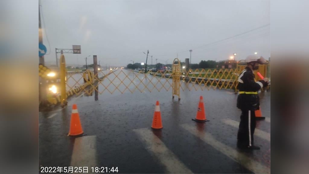 二重疏洪道淹水！  新北交通管制「開設應變中心三級」