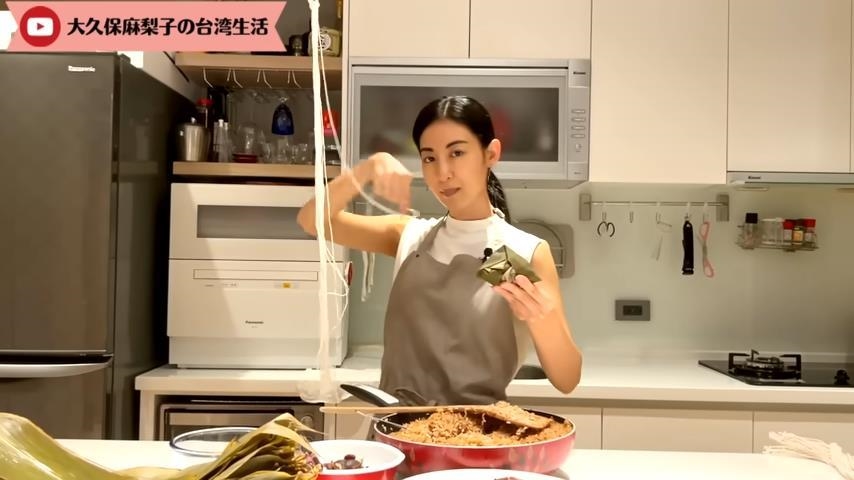 日女星初體驗！親手包50顆「北部粽」慶端午　網友大讚：台灣好媳婦