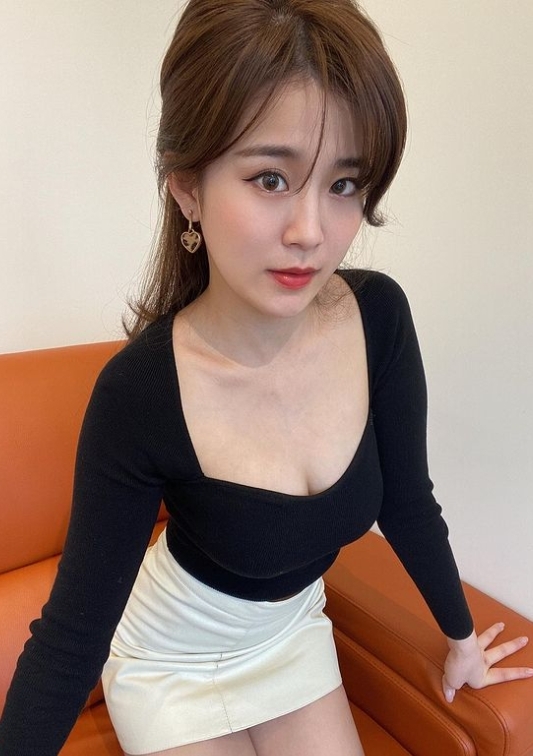 「超兇正妹游泳教練」辣穿比基尼秀雪白肌 網:上課能專心嗎?