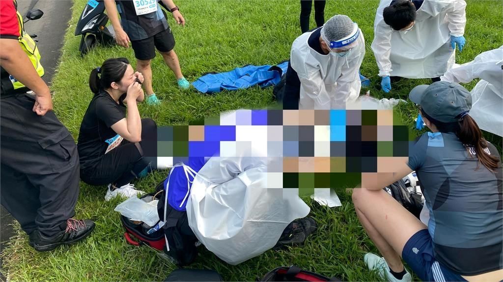 路跑突倒地不起！醫護中斷比賽「從死神手上搶人」　善舉曝光萬人淚讚