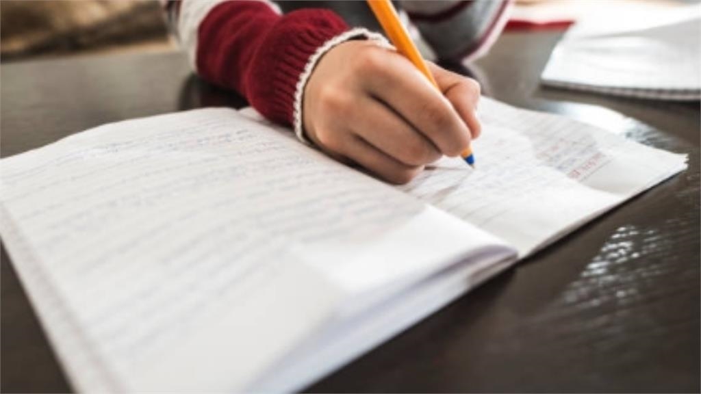 「徹底」還是「澈底」？他見課本傻眼　兩派網戰翻釣內行曝正解