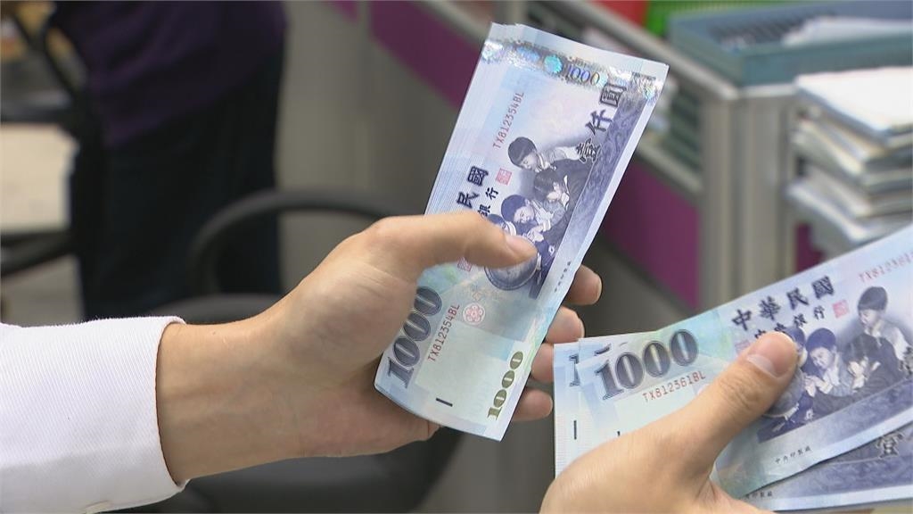 他問每月閒錢「買4檔ETF」到退休可行嗎?網認同曝1點要注意 他問每月閒錢「買4檔ETF」到退休可行嗎?網認同曝1點要注意