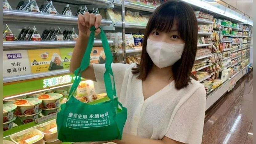 711買咖啡、便當自己手拿！明起「不提供提袋」減少711噸碳排放　網友贊成