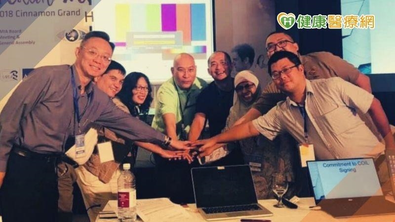 次世代醫療資訊架構 - 具有互操作性和國際標準的醫療智能 次世代醫療資訊架構 - 具有互操作性和國際標準的醫療智能