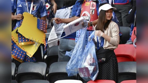 卡達世足/日本球迷獲讚「真正贏家」!輸球仍蹲地撿垃圾FIFA大讚