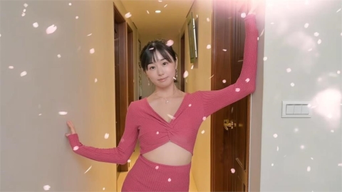 日本SNS戀物天使「薄紗透視裝」交換穿 辣腿正妹羞喊:第一次獻給她