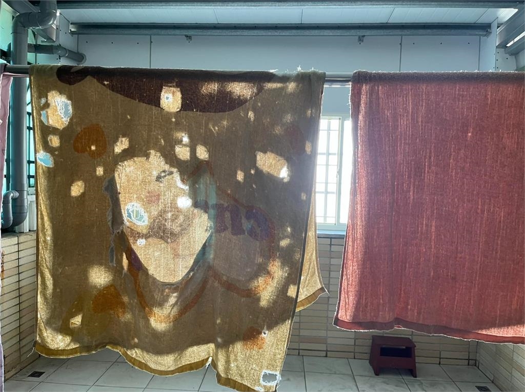 女兒最愛「小被被」突被丟去洗!媽媽秒變臉:要家庭戰爭了