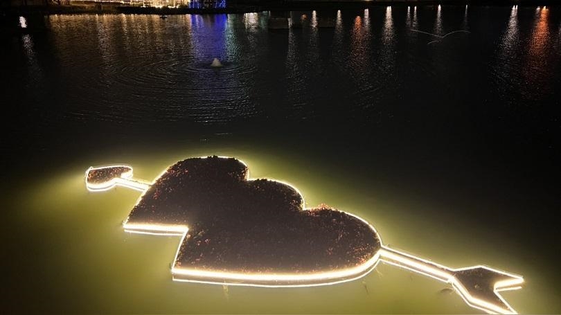 喜迎新年全城亮起來！　中市湧泉、東英公園布滿美麗燈飾