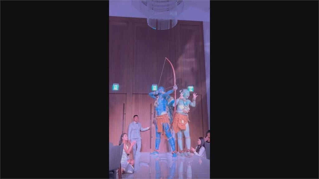 一出場瞬間嗨翻!他尾牙扮「阿凡達」成焦點 全身超強還原度驚呆網
